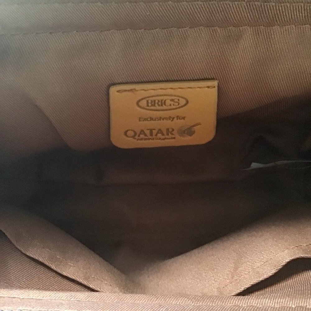 BRICS x Qatar Airlines Italian luxury luggage company/Washbag/makeup bag/unisex - Picture 5 of 6